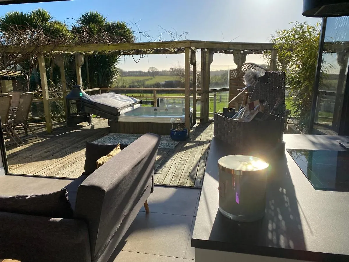 The Deerview Lodge Cardiff 0*,